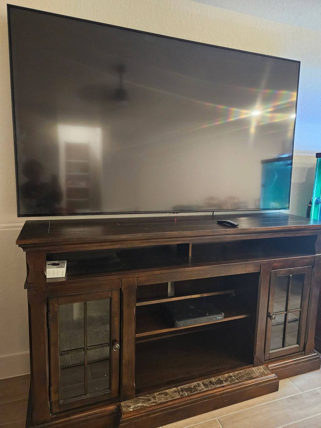 Standard TV pivot mount installation 86inch