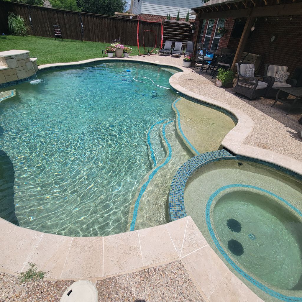 Nothing beats a sparkling pool on a hot day. 🔥 Who