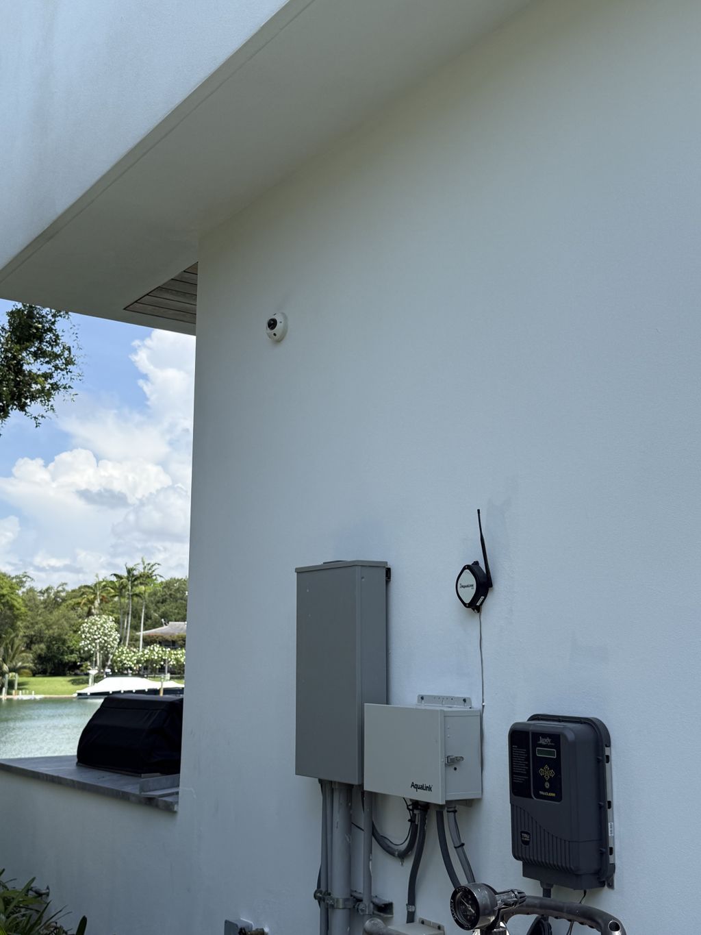  outdoor hallway Security camera 