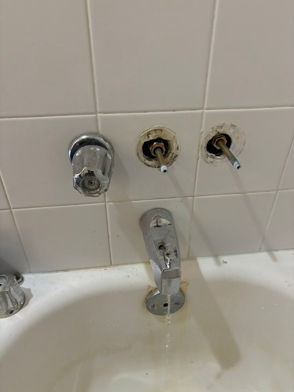 BROKEN LEAKING 3 PIECES VALVE 