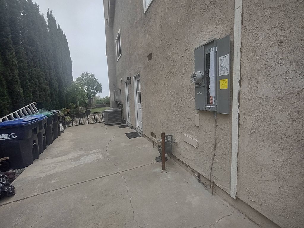 flash mount 200 amps panel