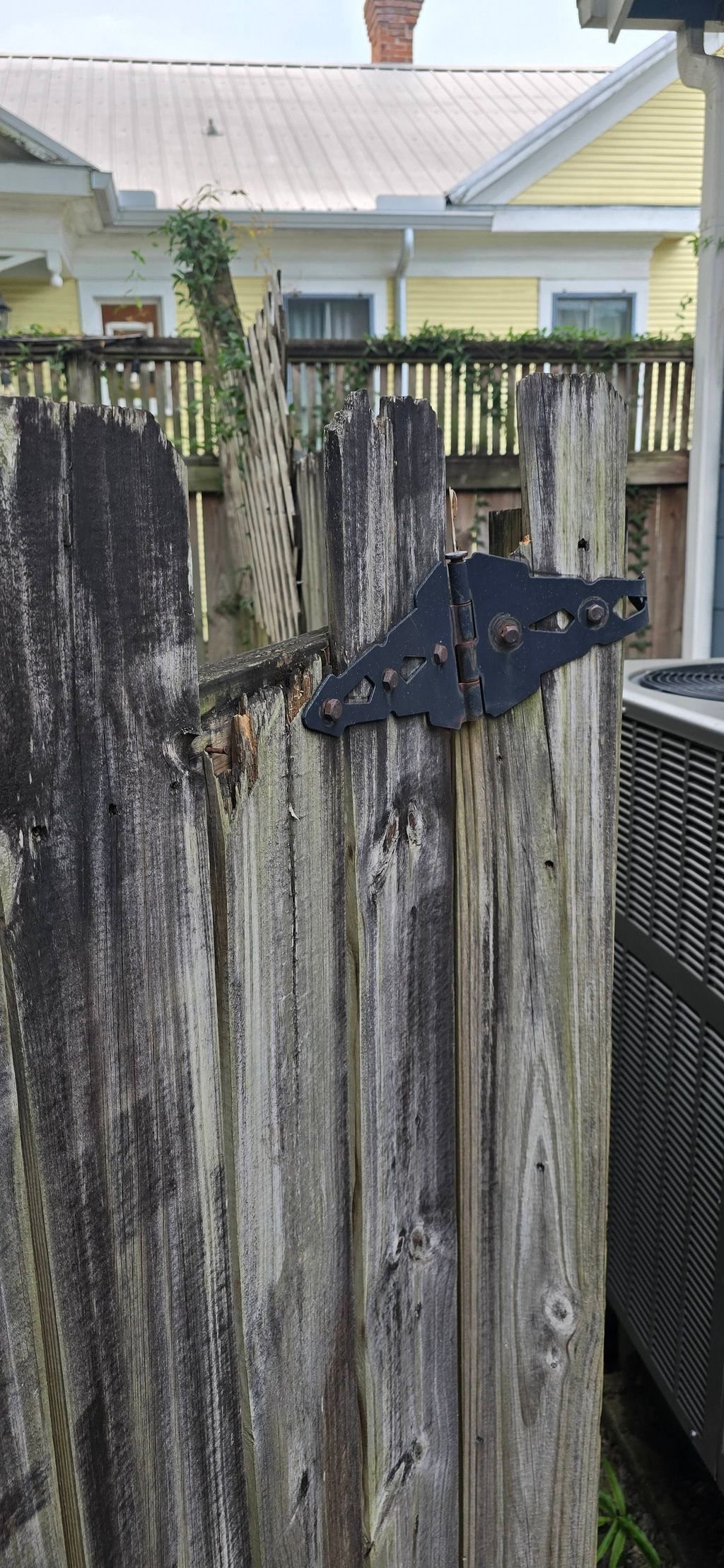 Gate and fence Repair (BEFORE)
