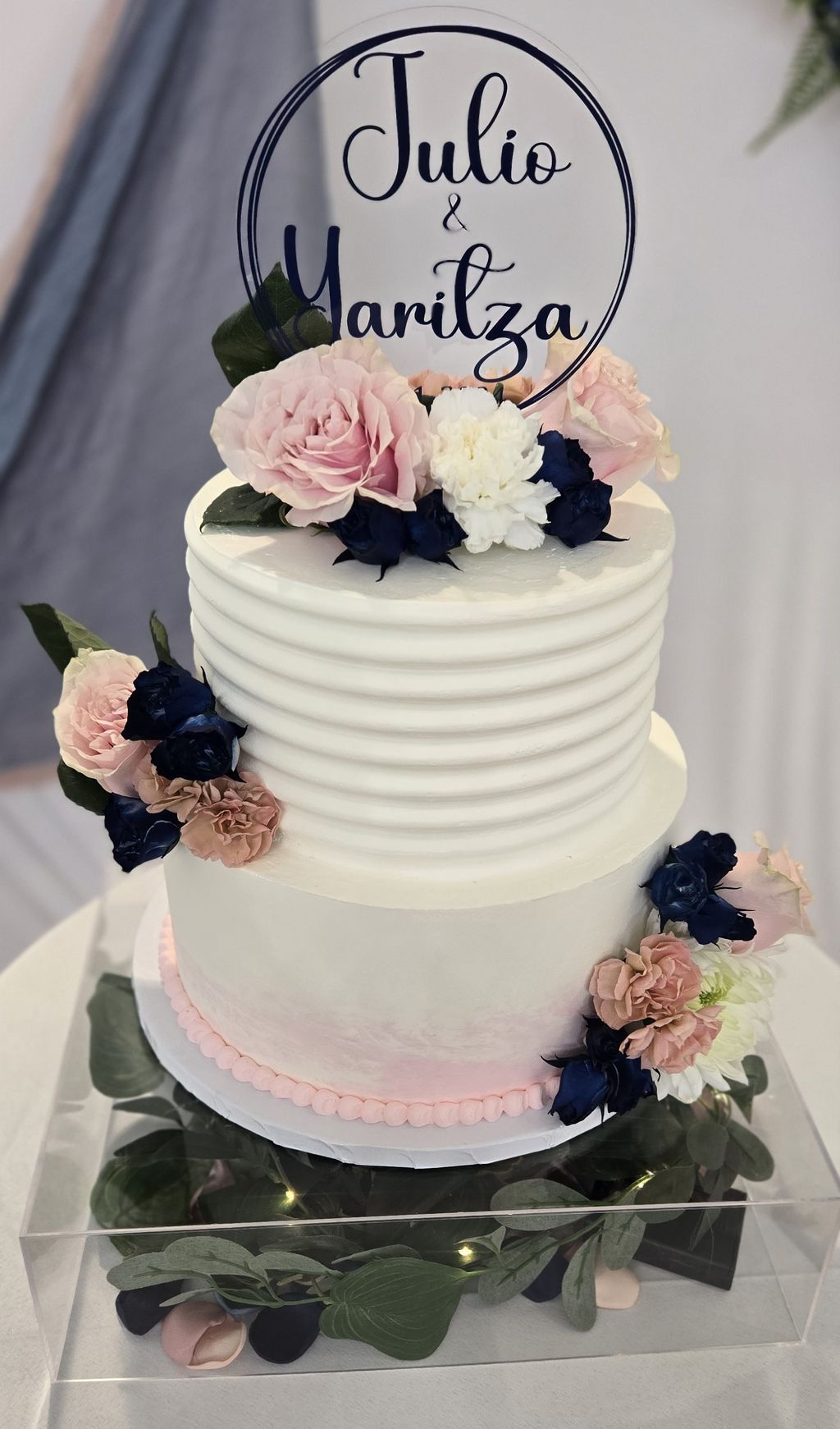 2 tiered Fresh Flowere Wedding Cake