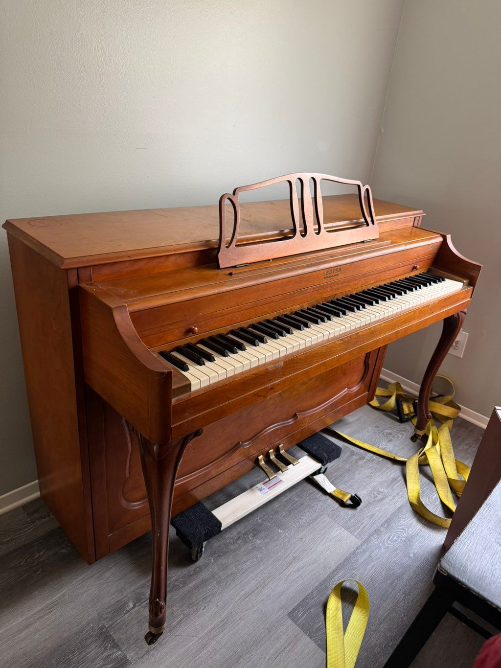 Piano delivered into new apartment 