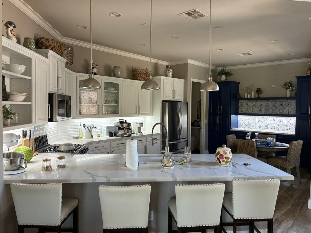 Installed color selectable under cabinet lighting 