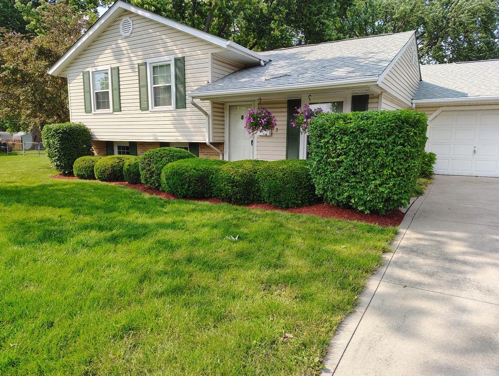 Hedge Trimming & Mulching