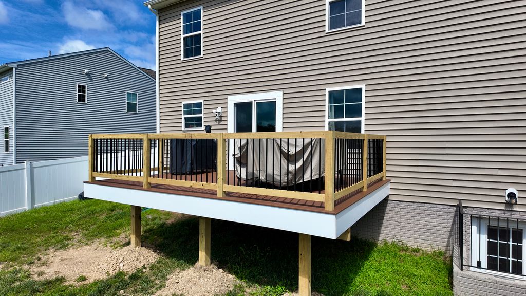 Bunker Hill, WV Trex and Pressure Treated Wood Dec