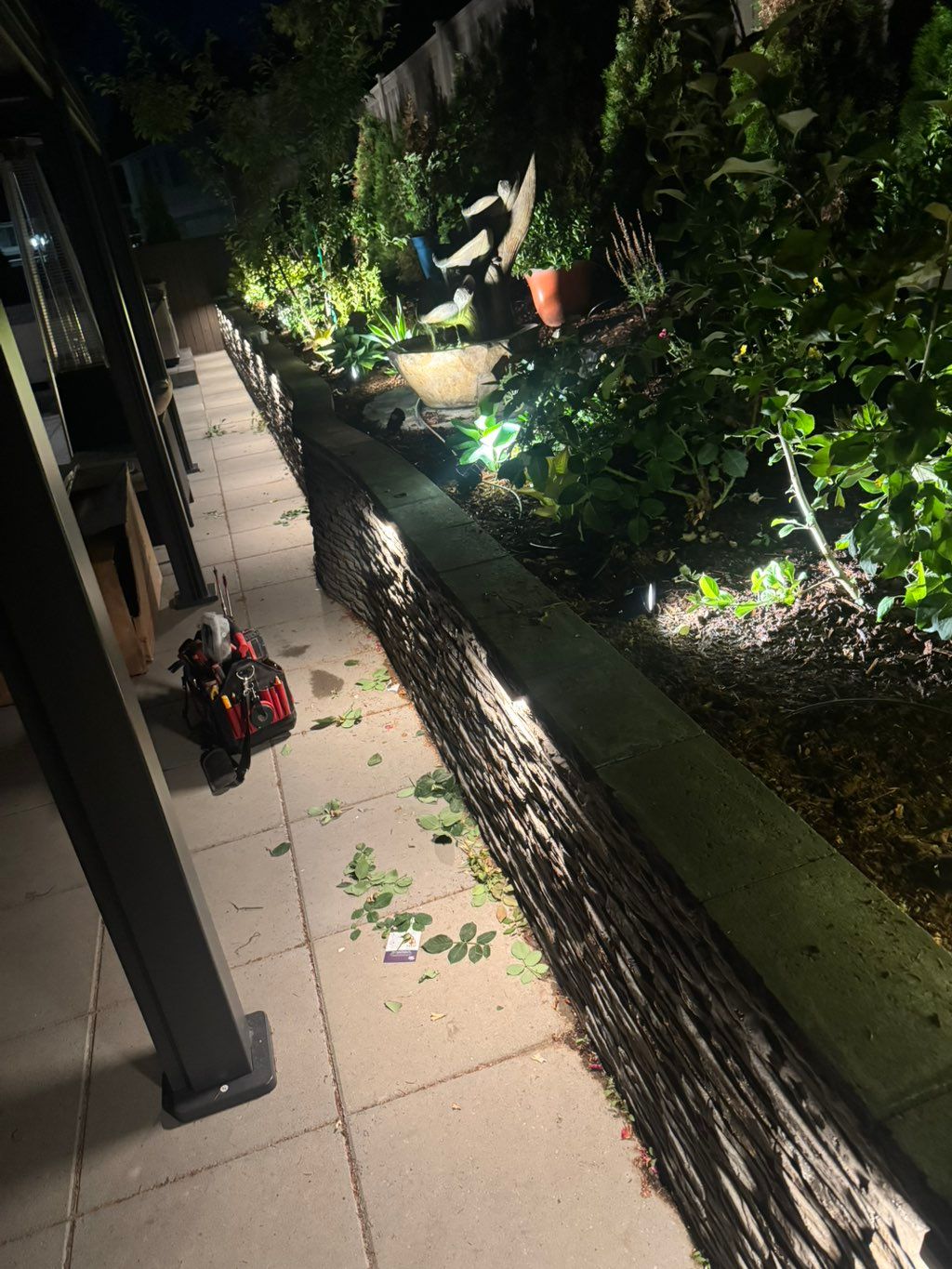 Low volt landscape lights with dusk to dawn functi