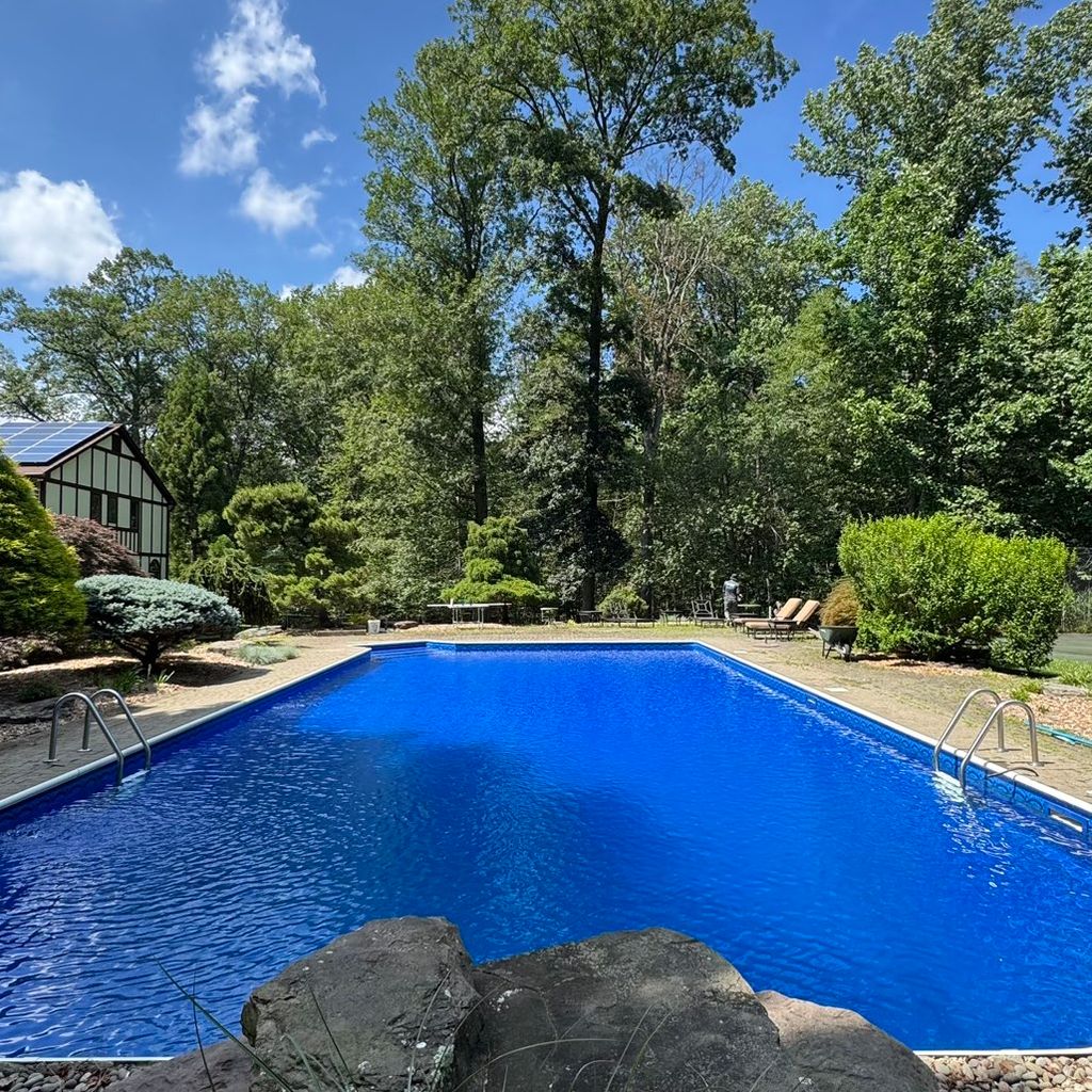 Smiley Pools