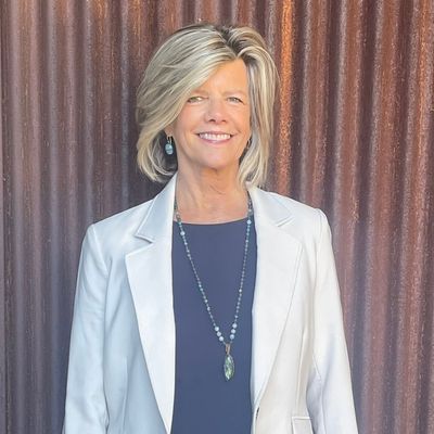 Avatar for Wedding Officiant Eileen
