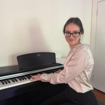 Avatar for Piano Teacher Maria