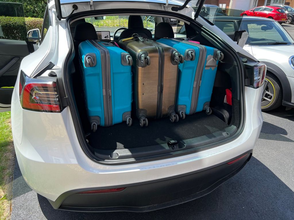 Fits 3 large checked bags