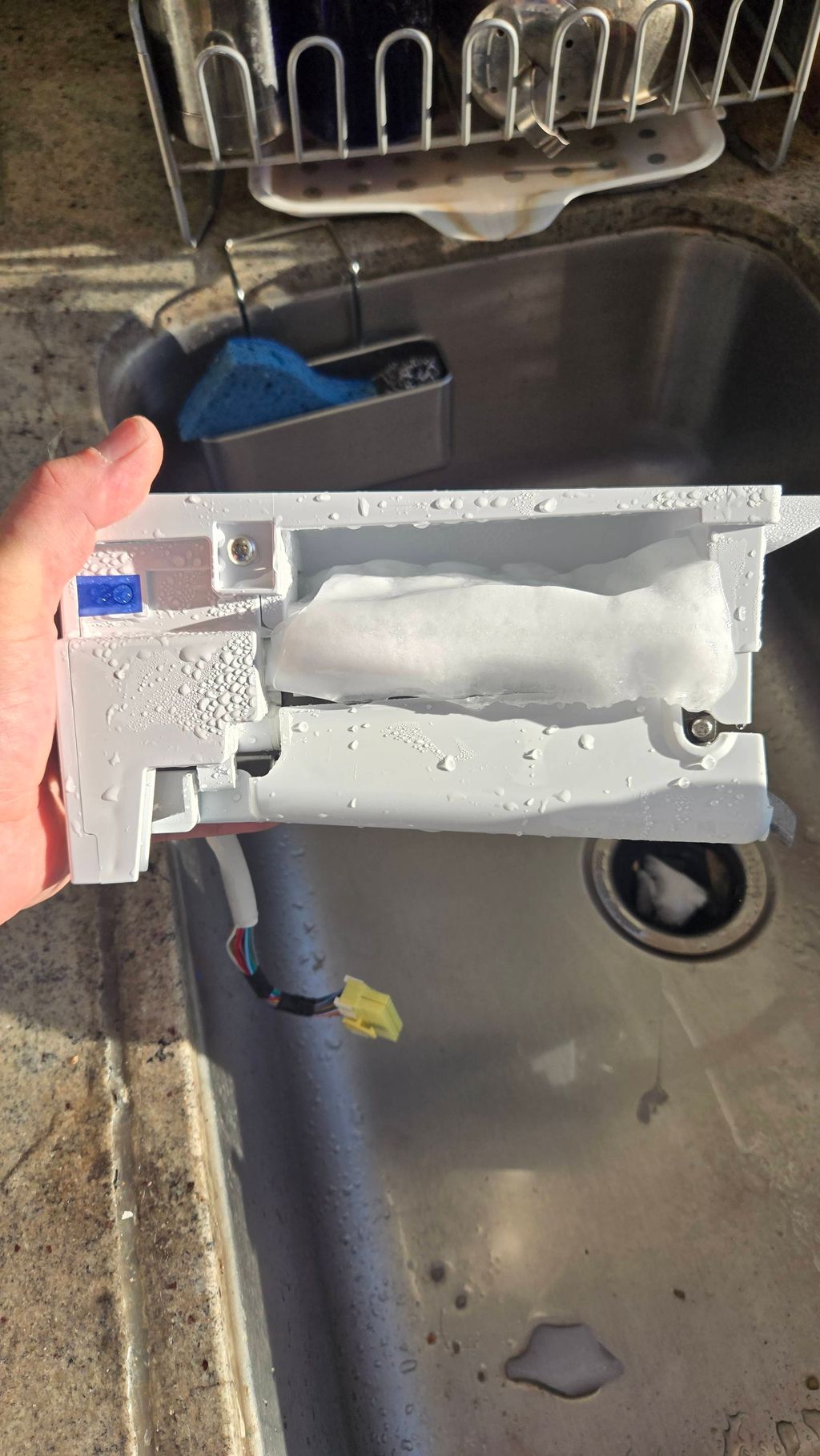 Samsung refrigerator. Gotta love their ice makers.