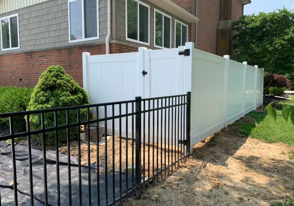 White Vinyl Privacy Install - Pierce Township 
