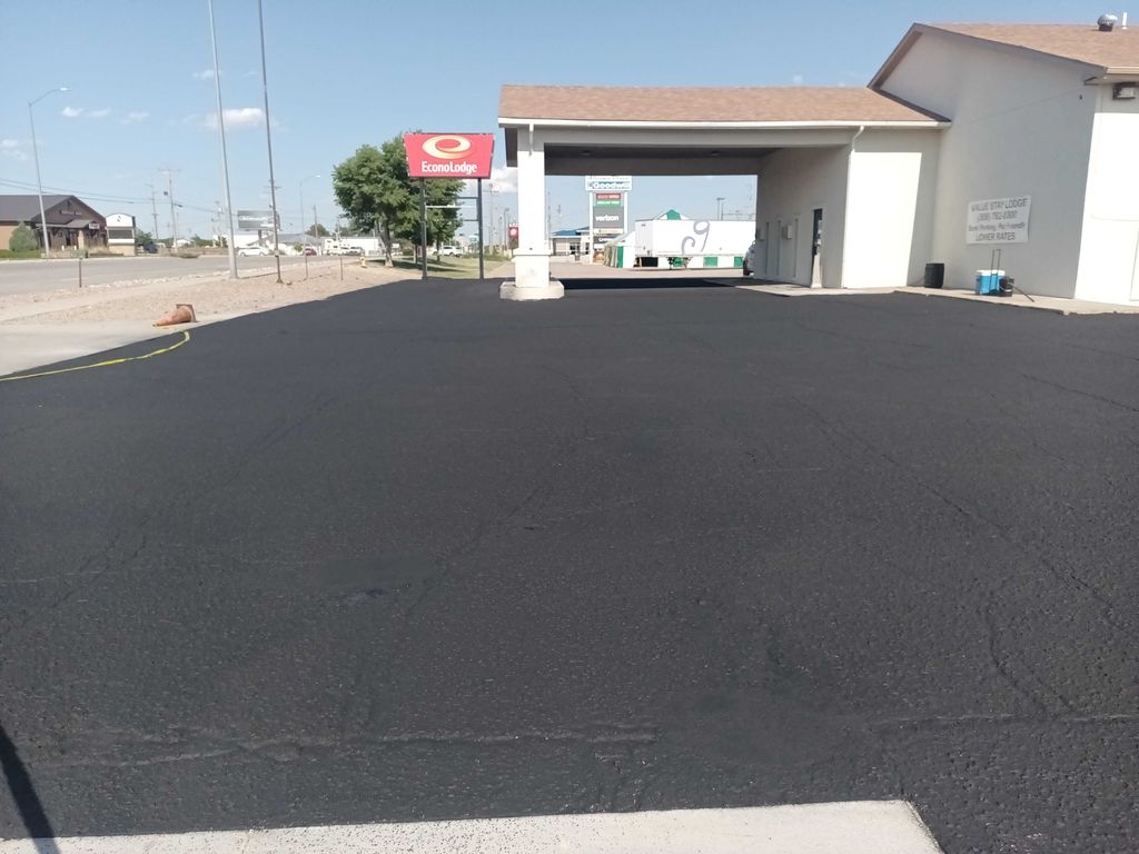 Econo Lodge ( Seal Coat )