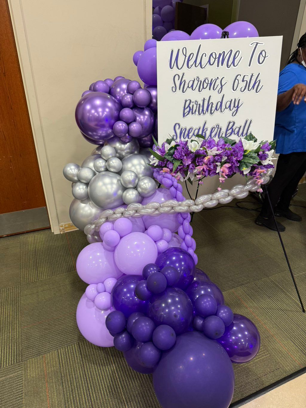 Welcome sign with balloons
