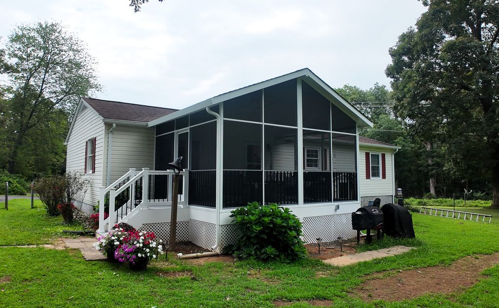 Ground level screenroom in Bealeton VA