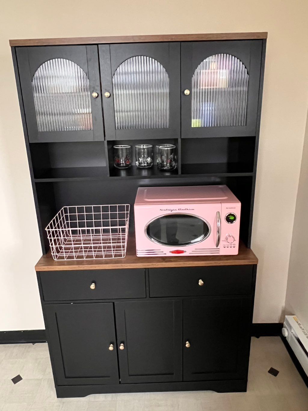 Kitchen cabinet (2.5 hours to assemble including u