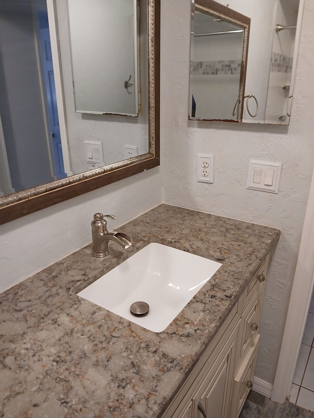 Serving Scottsdale with thorough sink deep cleans 