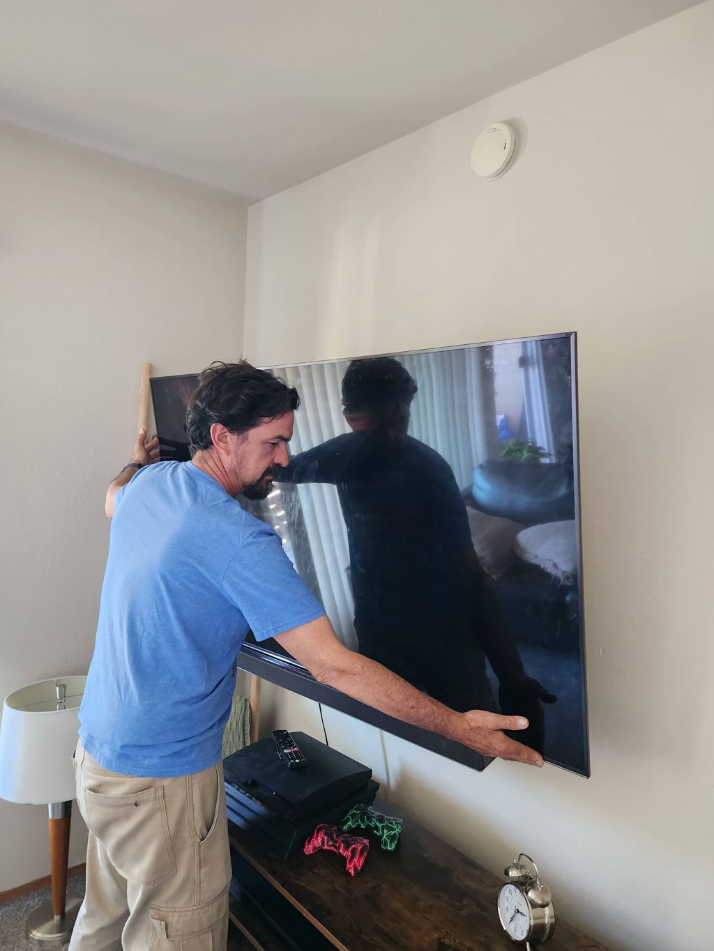 We install tv mounts, connect cables, and configur