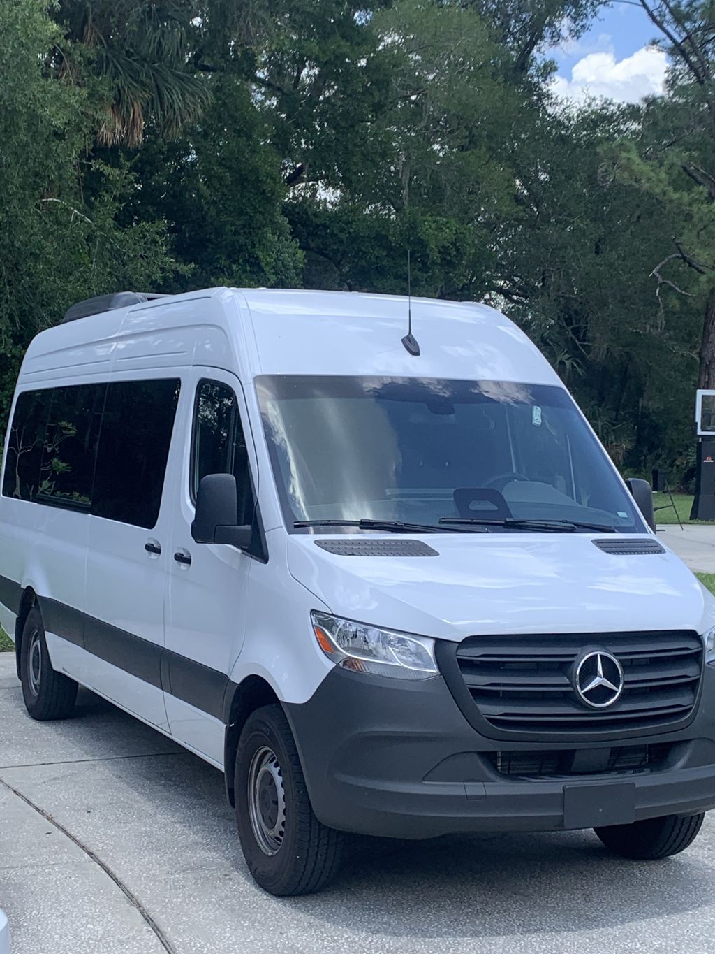 White Sprinter