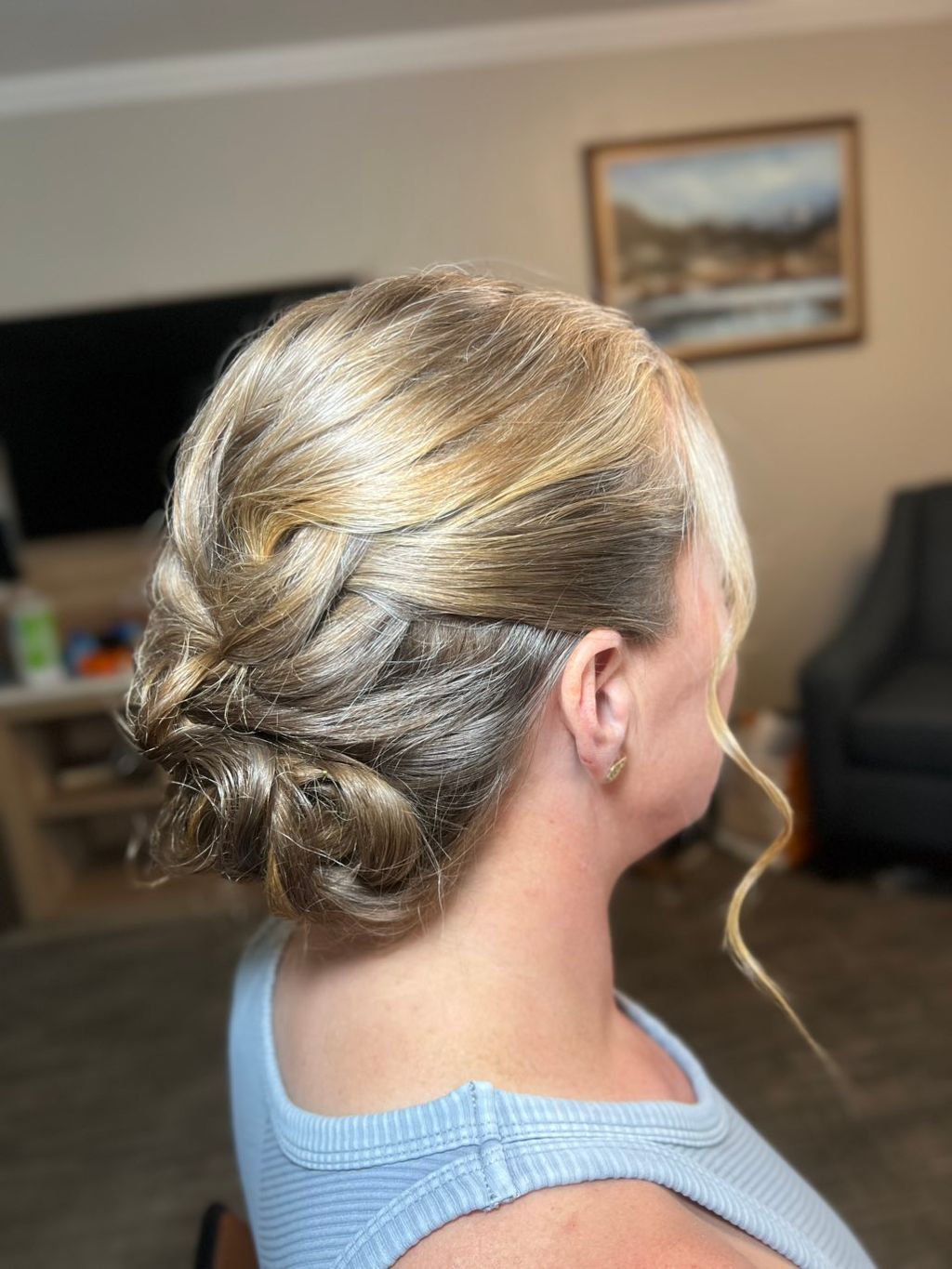 Low bun/updo