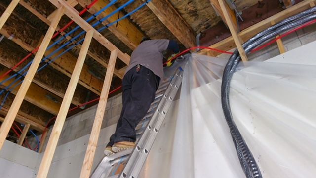 Setting containment for commercial mold project