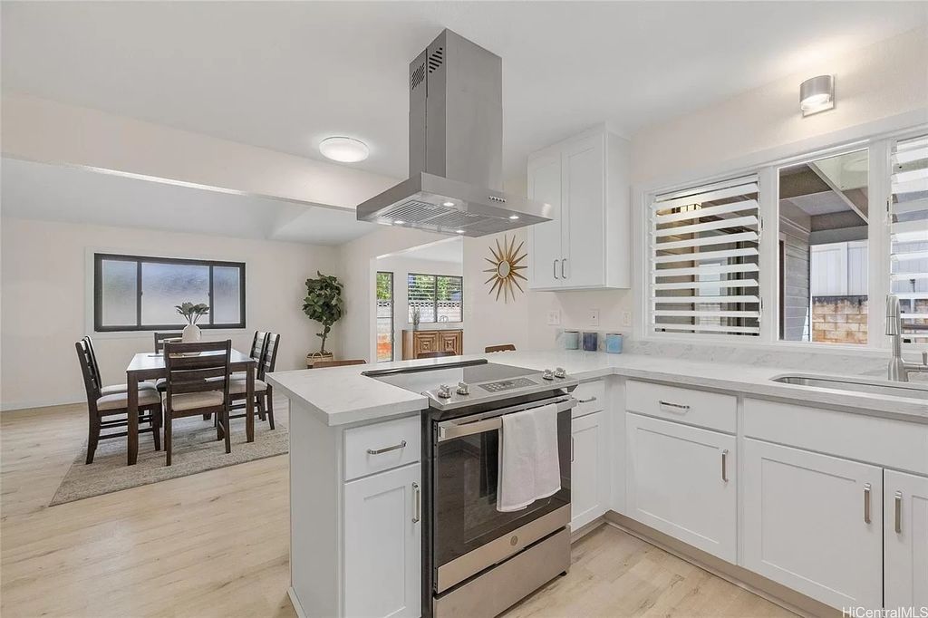 kitchen/dining after