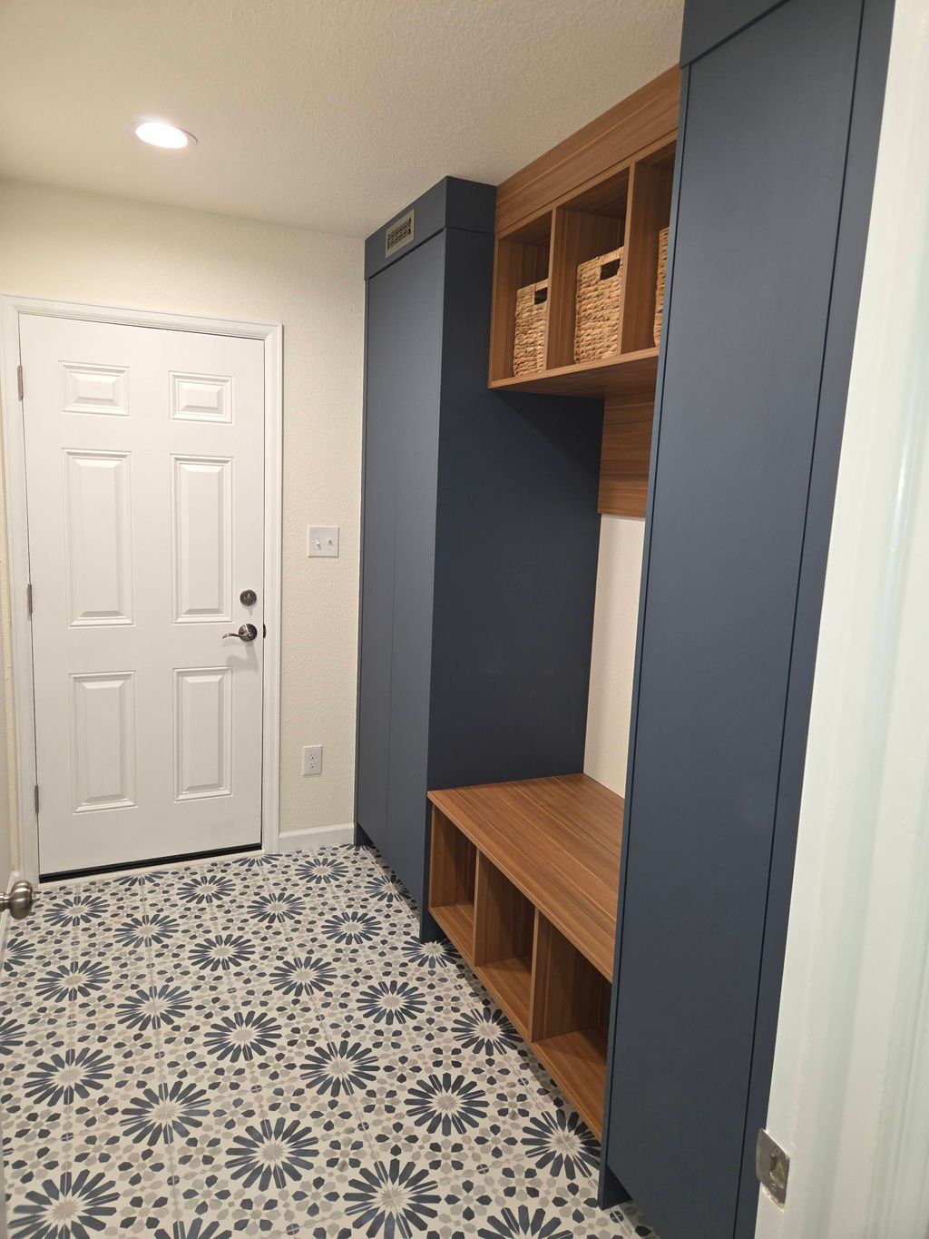 build a mudroom 