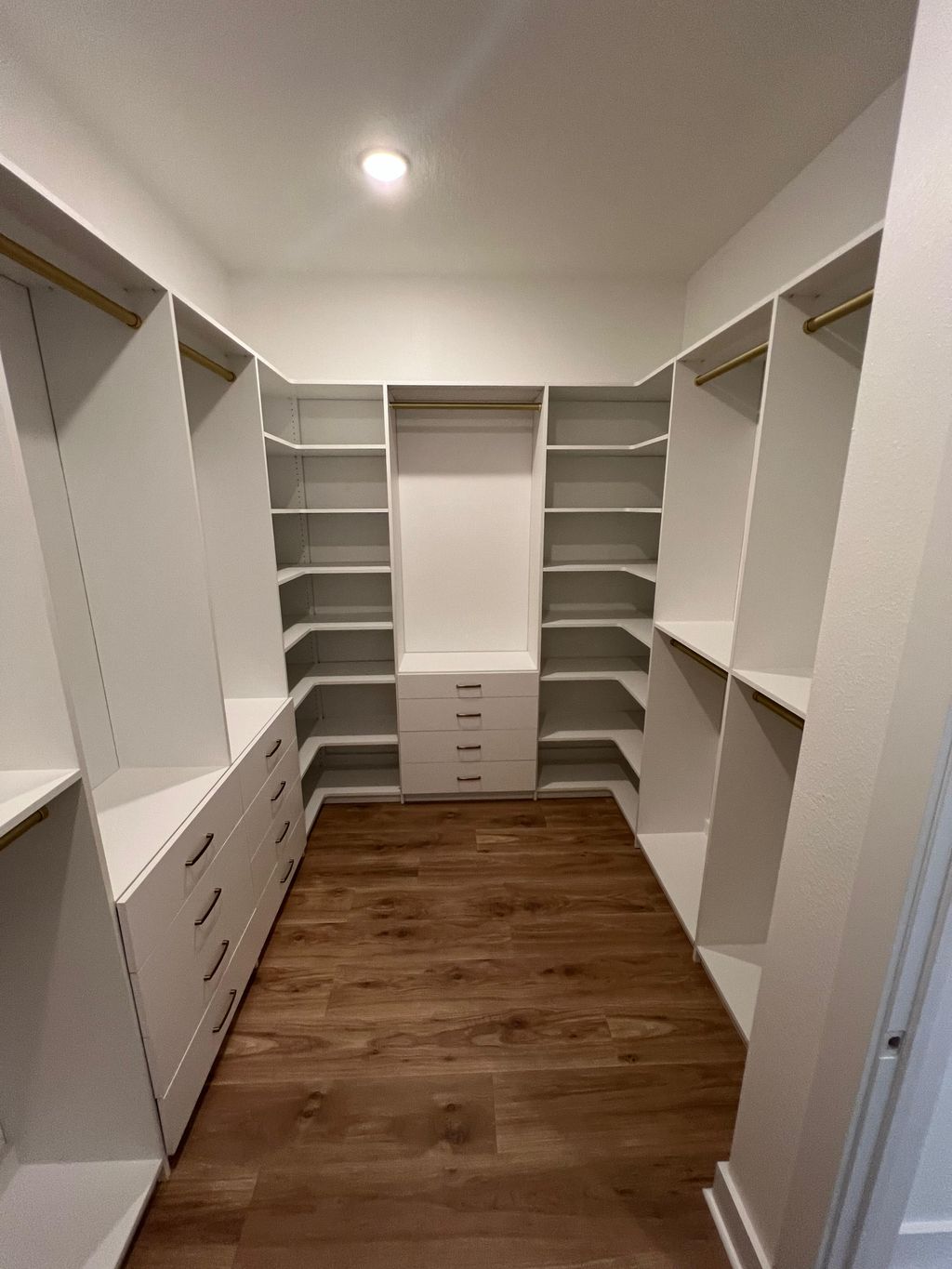 CUSTOM MASTER CLOSETS