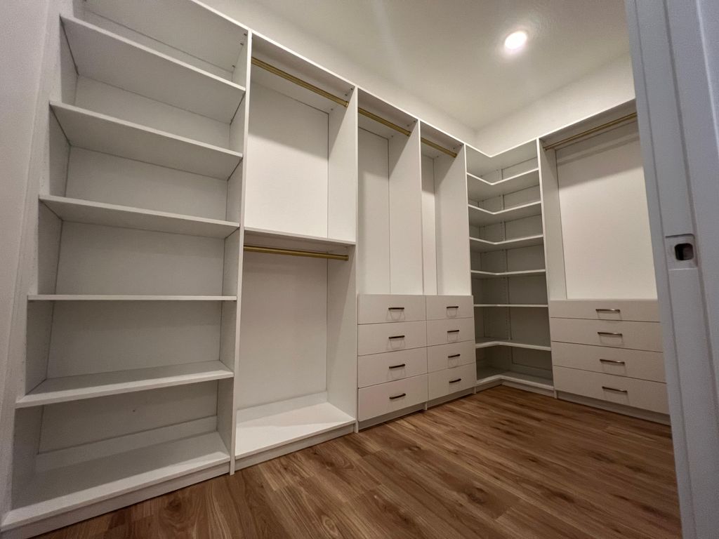 CUSTOM MASTER CLOSETS