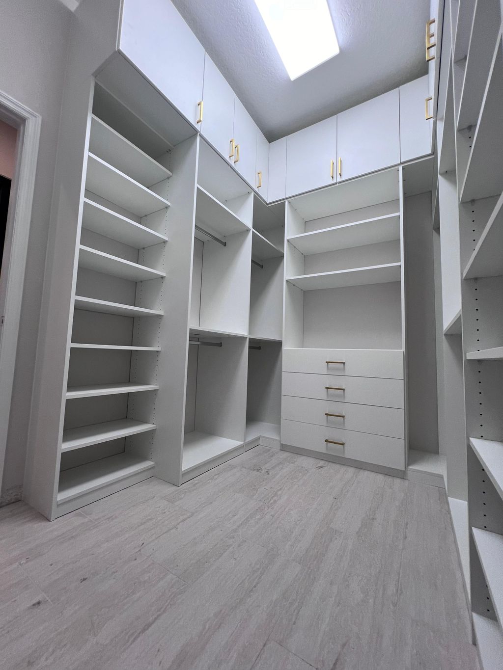 CUSTOM MASTER CLOSETS