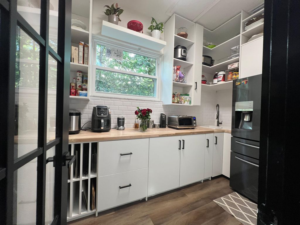 CUSTOM BUTLERS PANTRY WITH BUTCHER BLOCK AND SUBWA