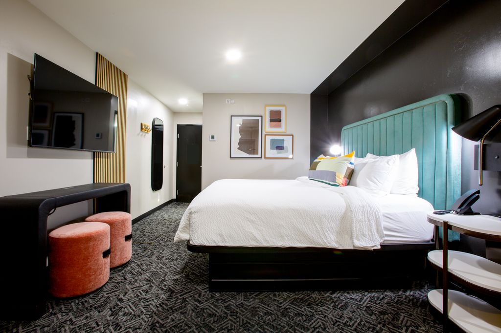 voco Flagstaff Guestroom after