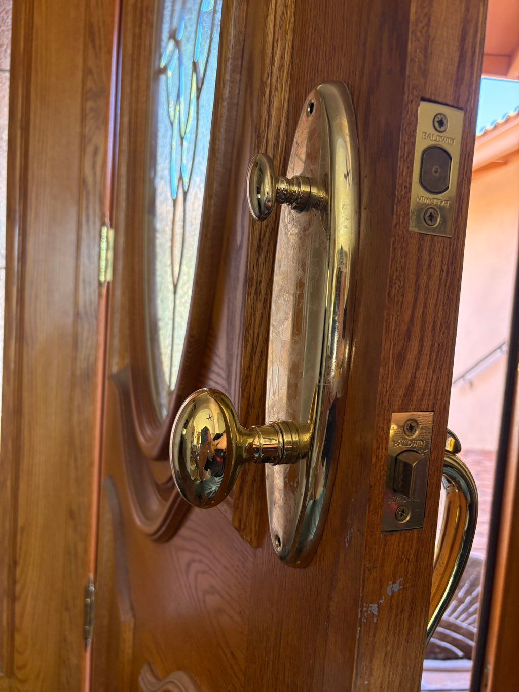 Deadbolt, latch and thumb turn as well as egg shap