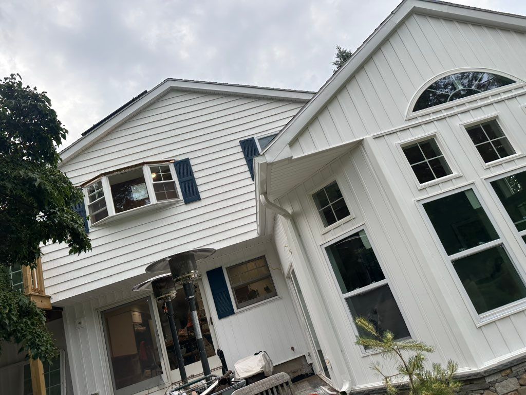 Siding and 6 inches gutters ✅