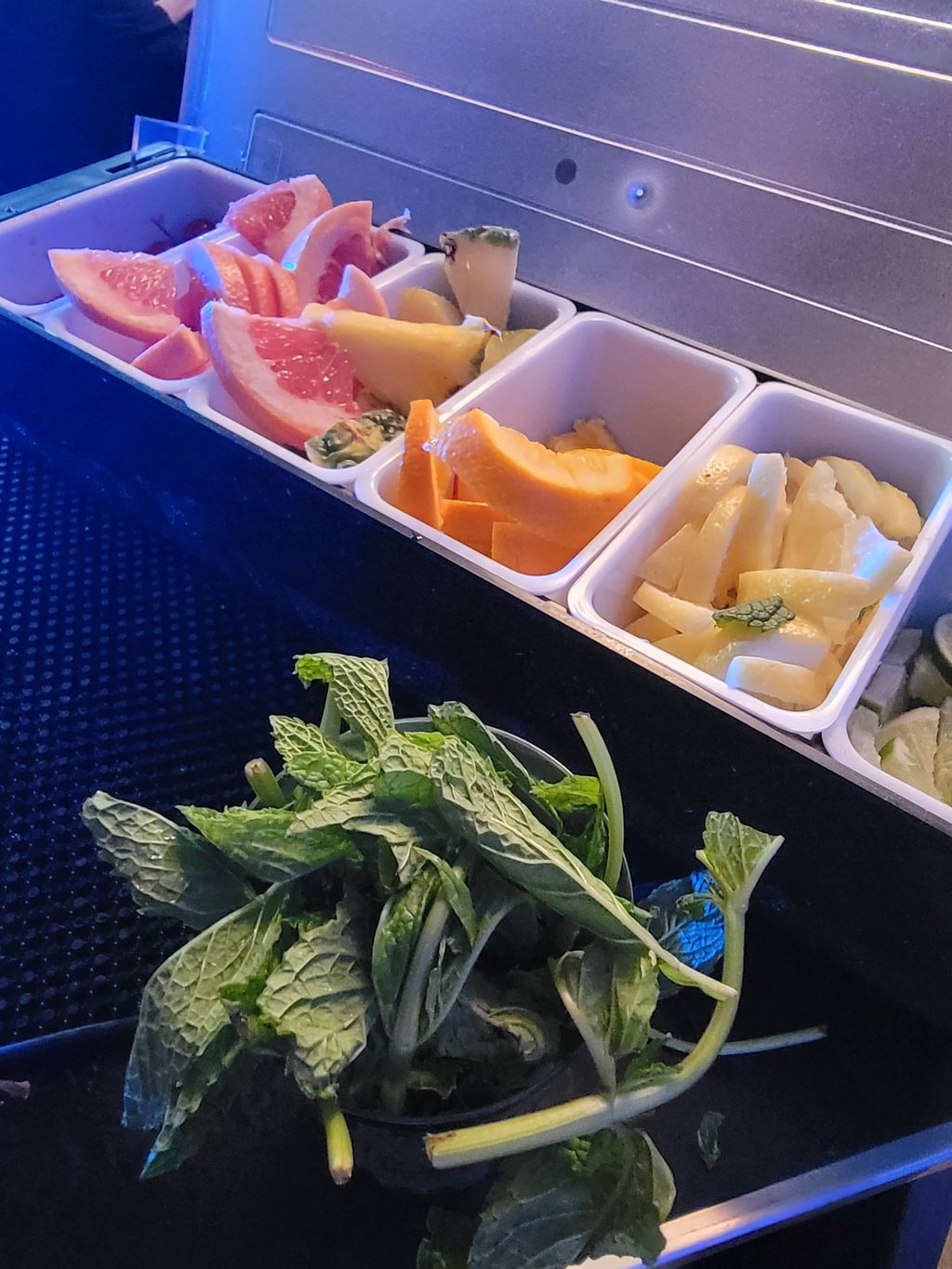 Garnish tray