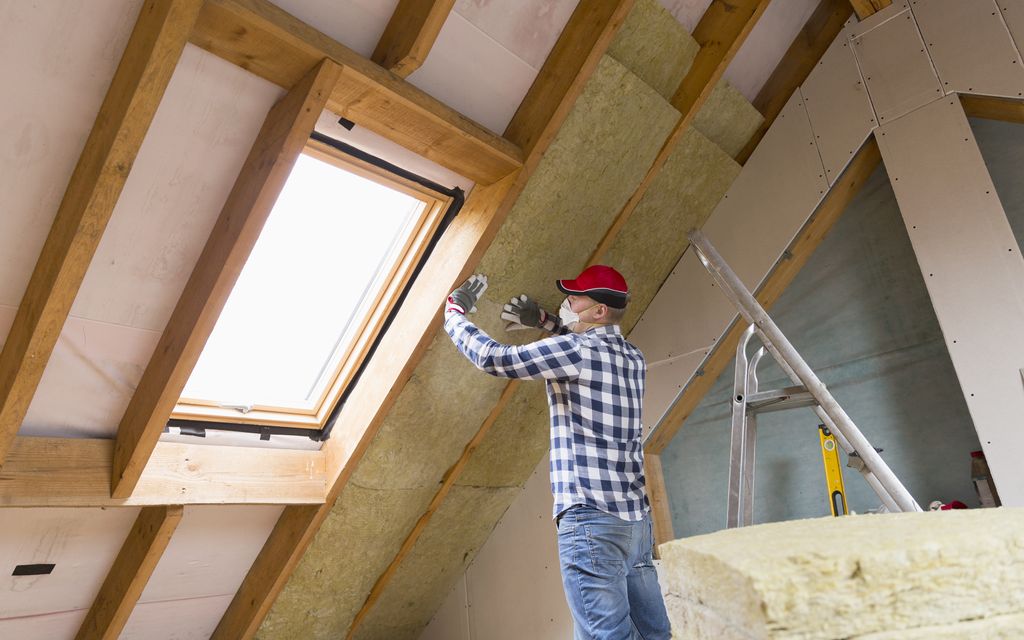 How much does it cost to insulate an attic?