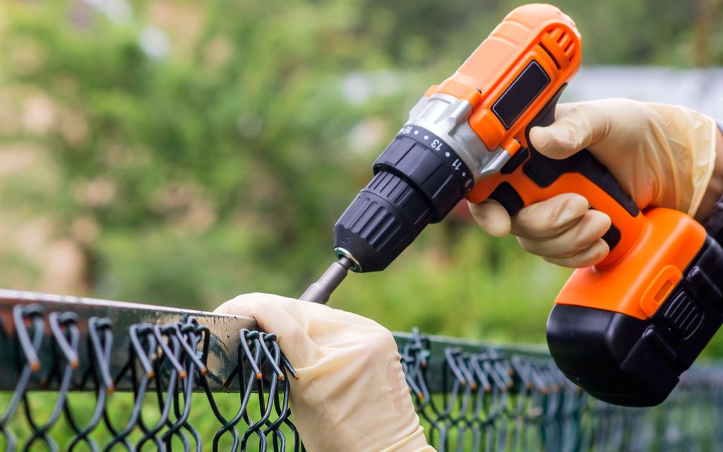 How much does it cost to install a chain-link fence?