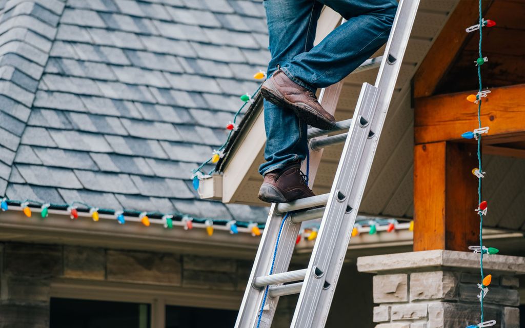 How much does Christmas light installation cost?