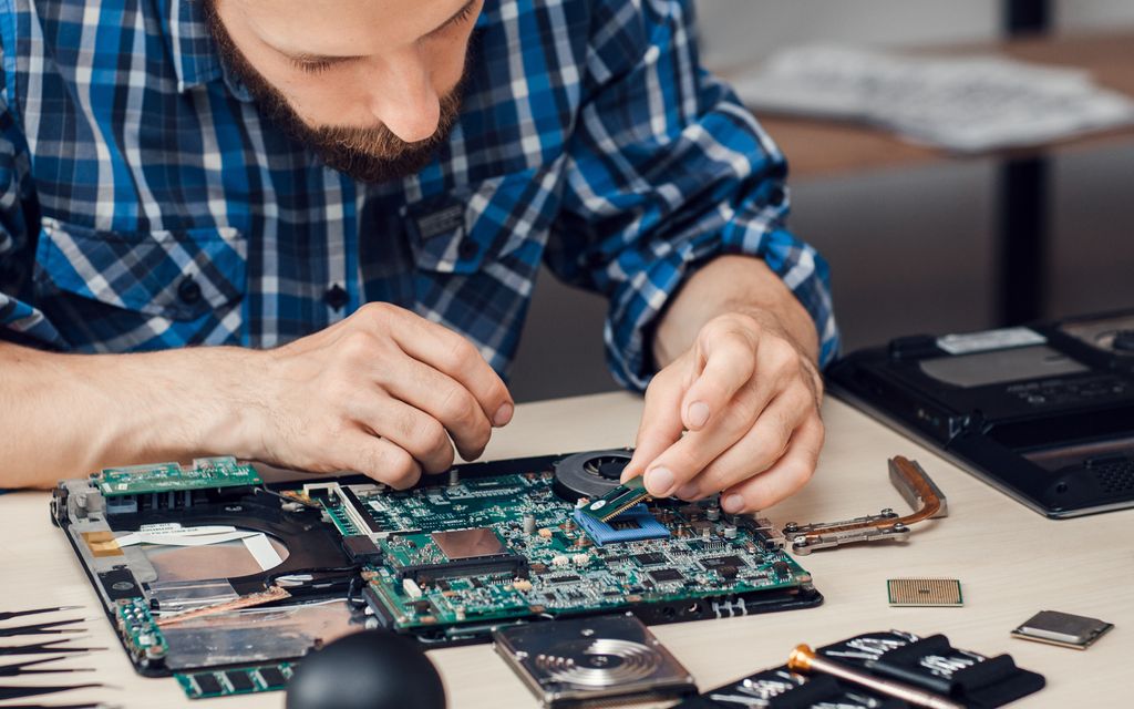 How much does it cost to fix a computer?