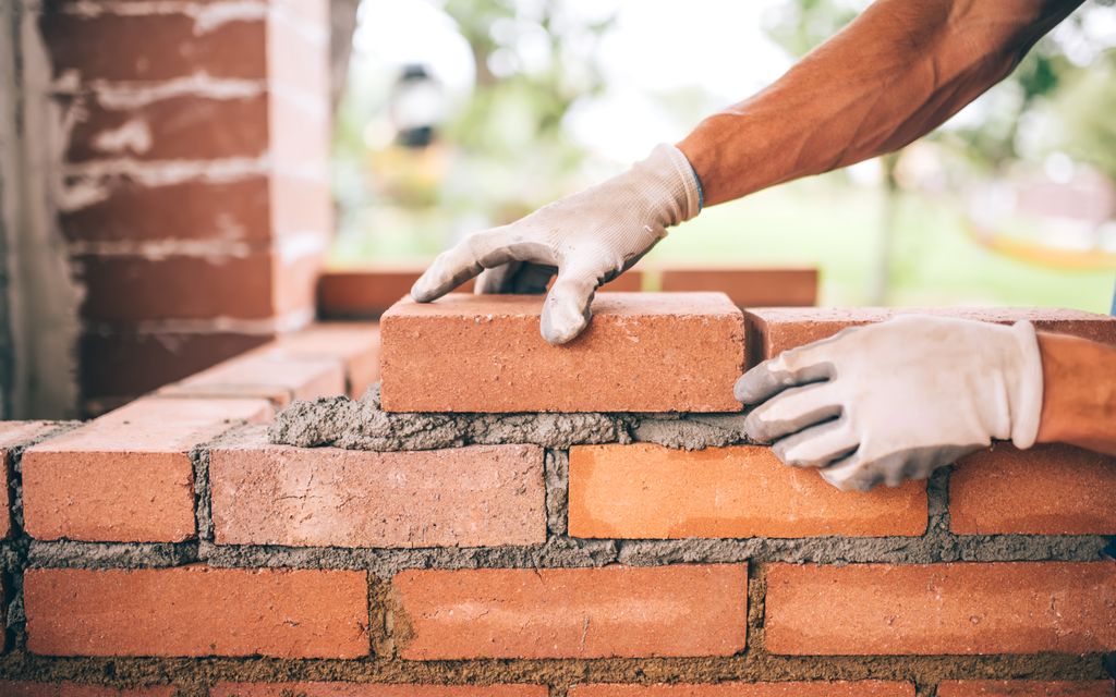 How much does it cost to install brick siding on a house?