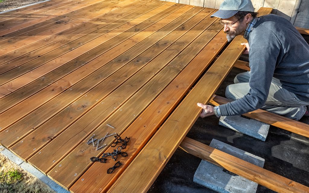 How much does it cost to build a deck?