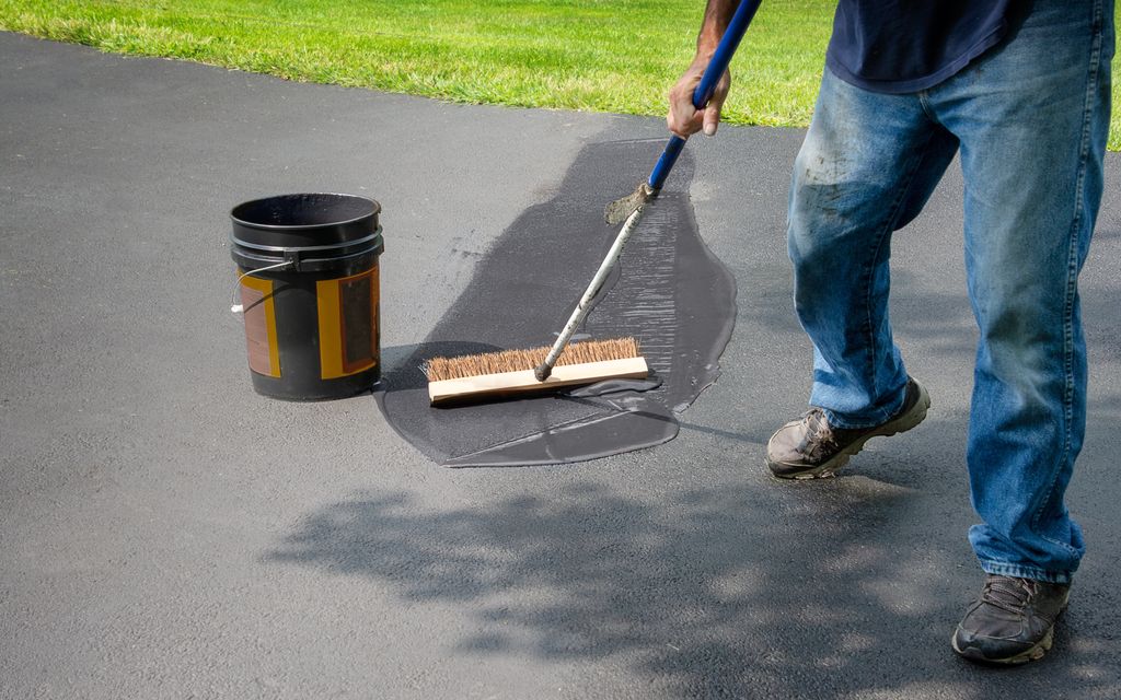 How much does driveway sealing cost?