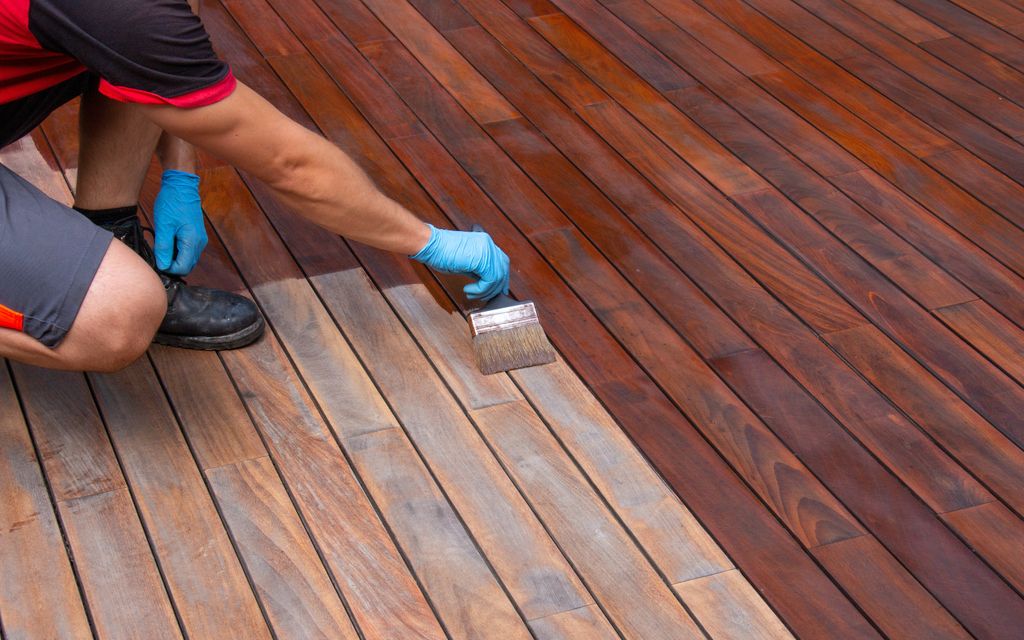How much does it cost to stain a deck?