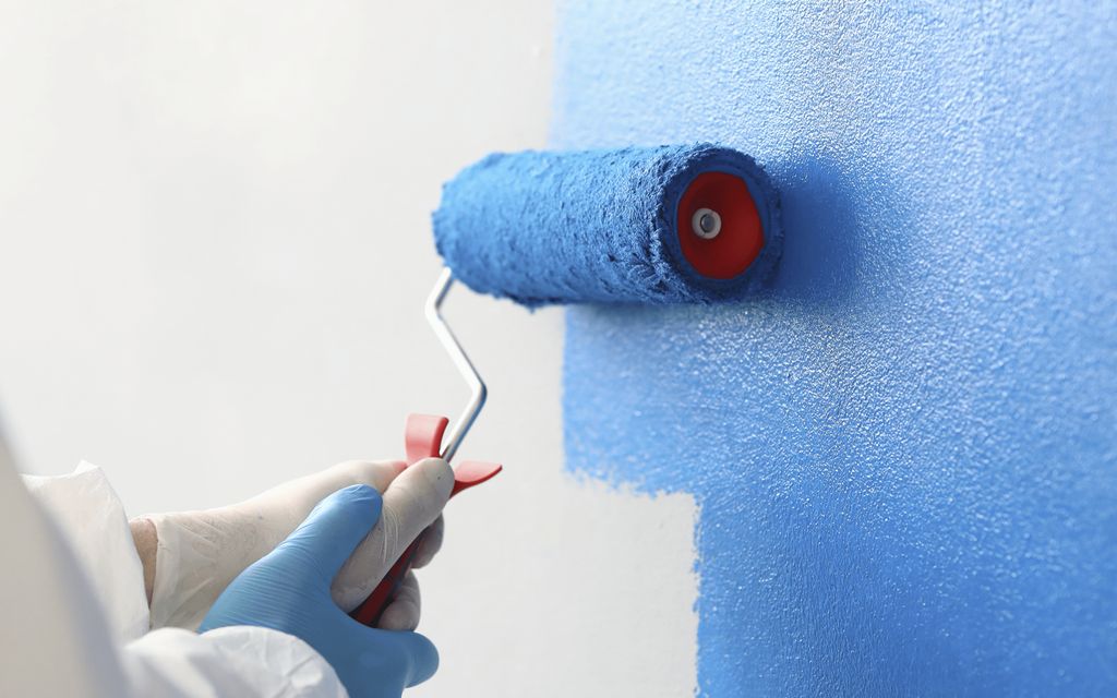 How much does it cost to paint the interior of a house?