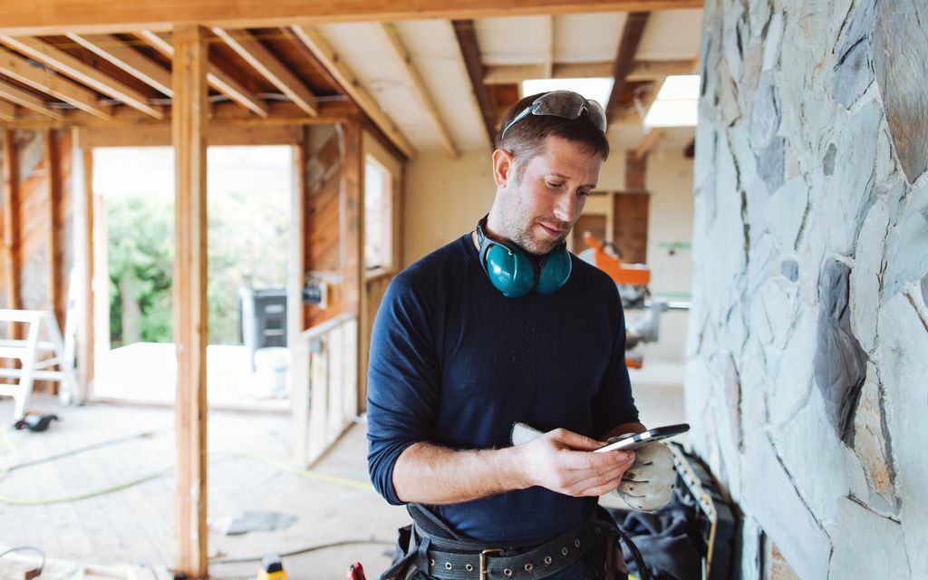 How much do general contractors charge?