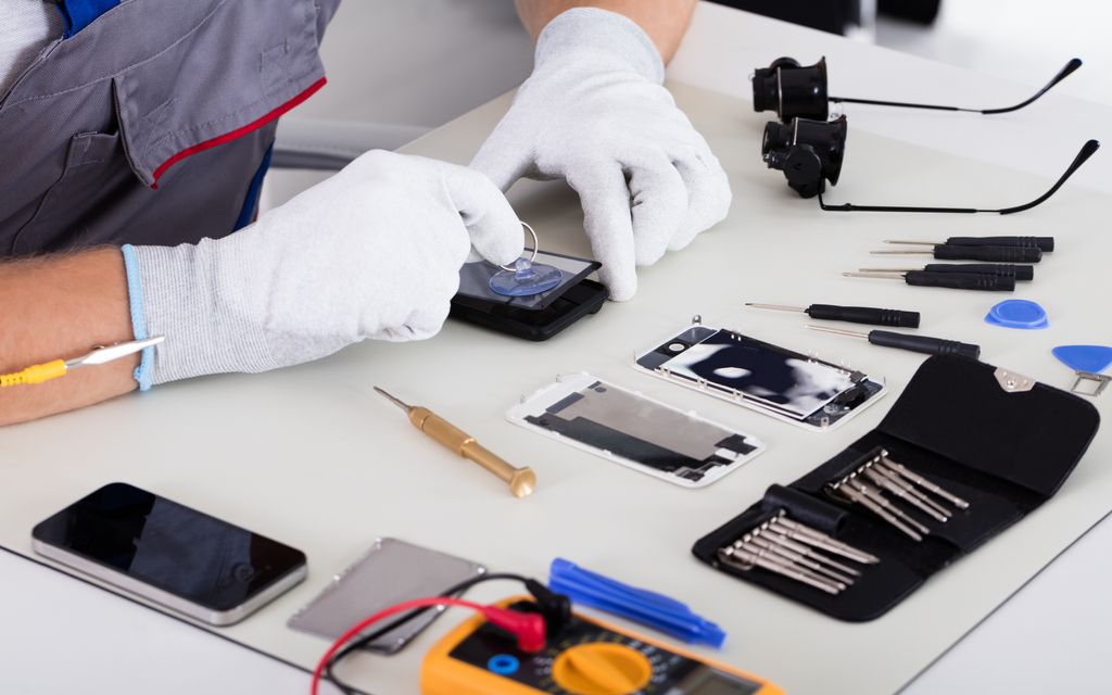 How much do iPhone screen repairs cost?
