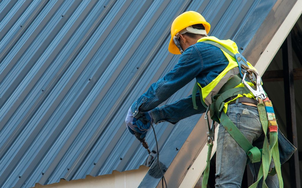 How much does it cost to install a metal roof?