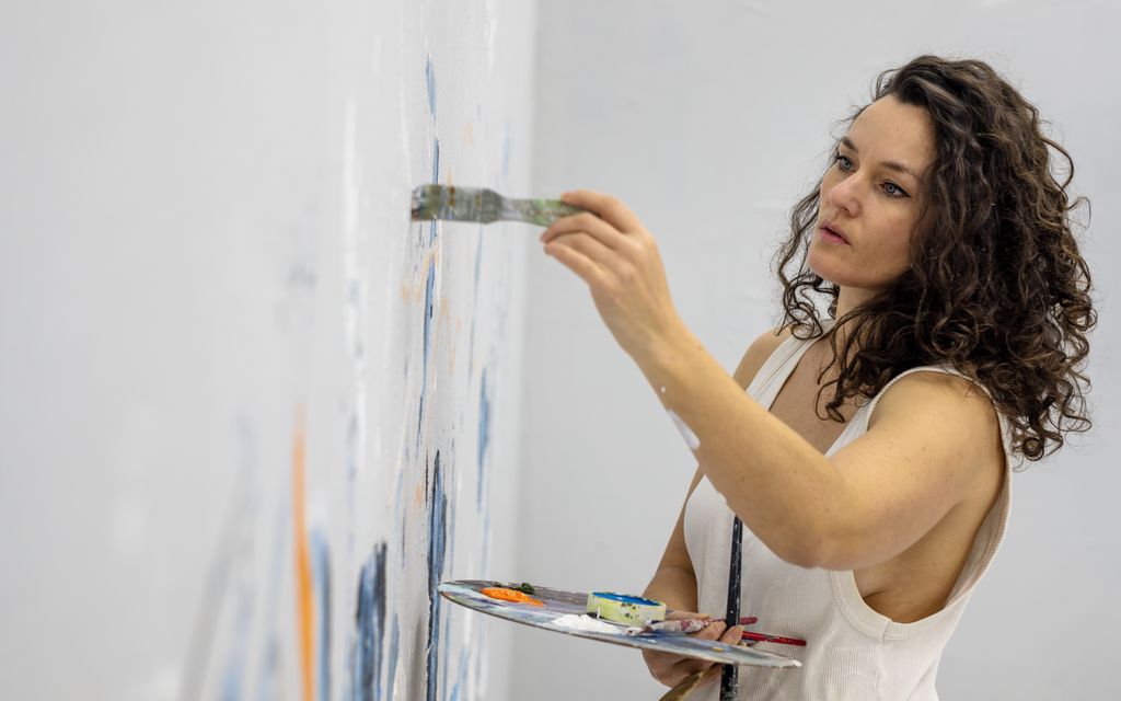 How much does it cost to hire a muralist?